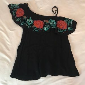 🌟Boutique Floral Embroidered One Shoulder Top